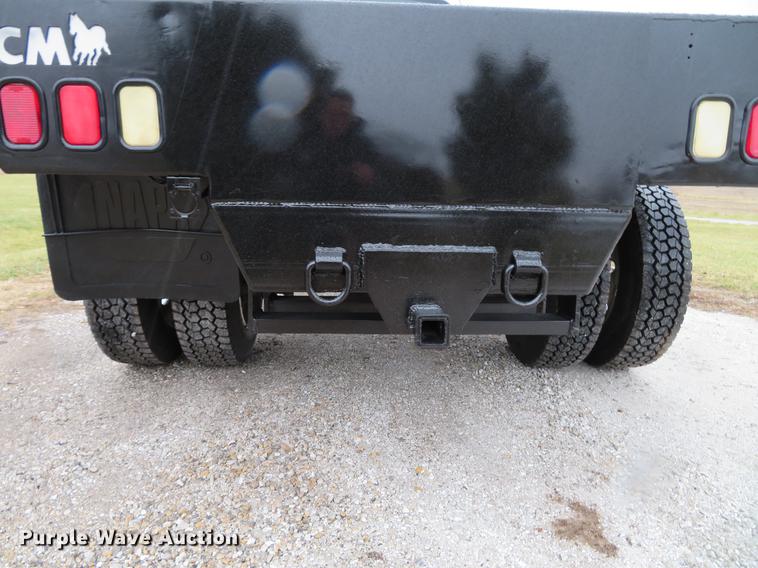 image for item DE5067 2005 GMC C5500 Crew Cab flatbed truck