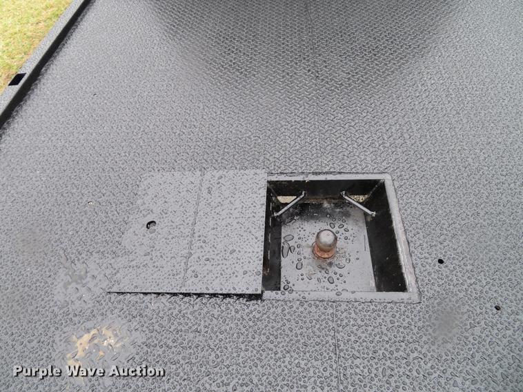 image for item DE5067 2005 GMC C5500 Crew Cab flatbed truck