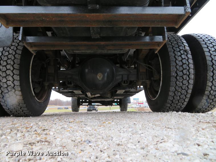 image for item DE5067 2005 GMC C5500 Crew Cab flatbed truck