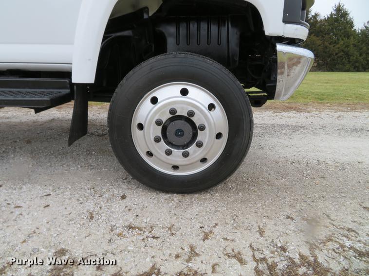 image for item DE5067 2005 GMC C5500 Crew Cab flatbed truck