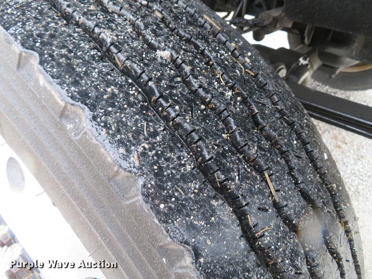 image for item DE5067 2005 GMC C5500 Crew Cab flatbed truck