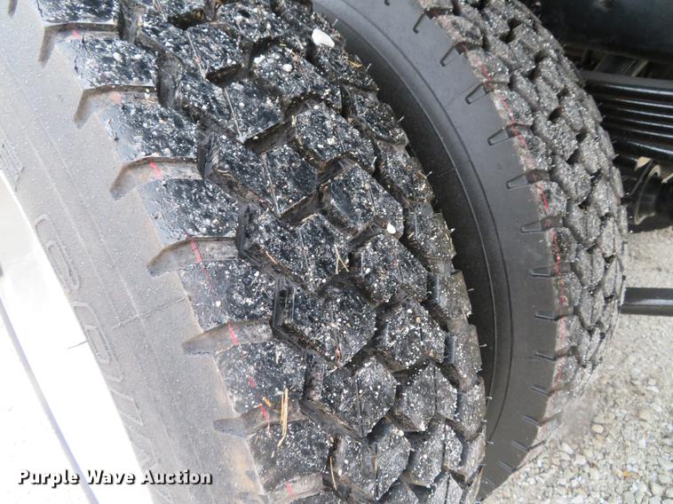 image for item DE5067 2005 GMC C5500 Crew Cab flatbed truck