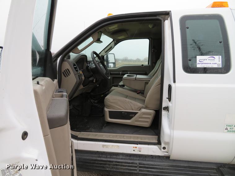 image for item DE5068 2008 Ford F450 Super Duty XL SuperCab flatbed truck