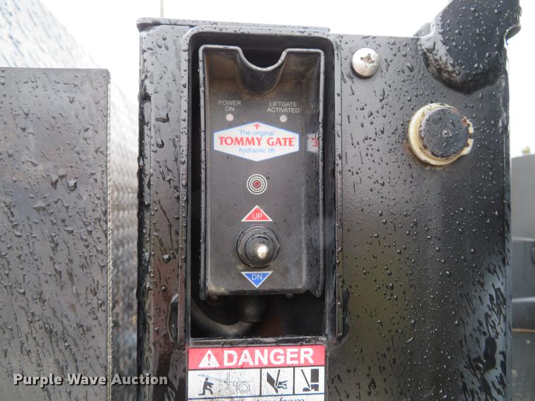 image for item DE5068 2008 Ford F450 Super Duty XL SuperCab flatbed truck