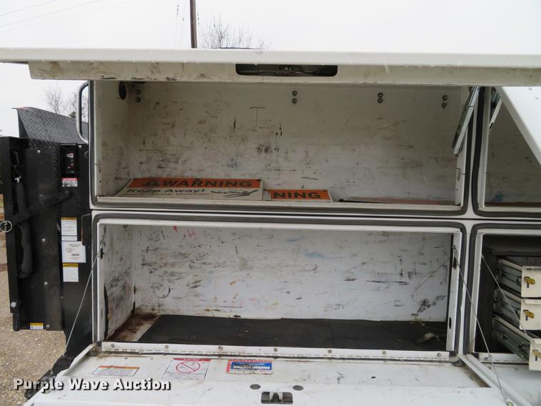 image for item DE5068 2008 Ford F450 Super Duty XL SuperCab flatbed truck