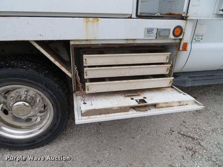 image for item DE5068 2008 Ford F450 Super Duty XL SuperCab flatbed truck