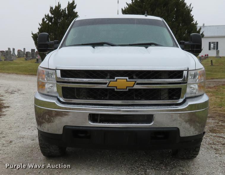 image for item DE5069 2013 Chevrolet Silverado 3500HD Ext. Cab flatbed pickup truck