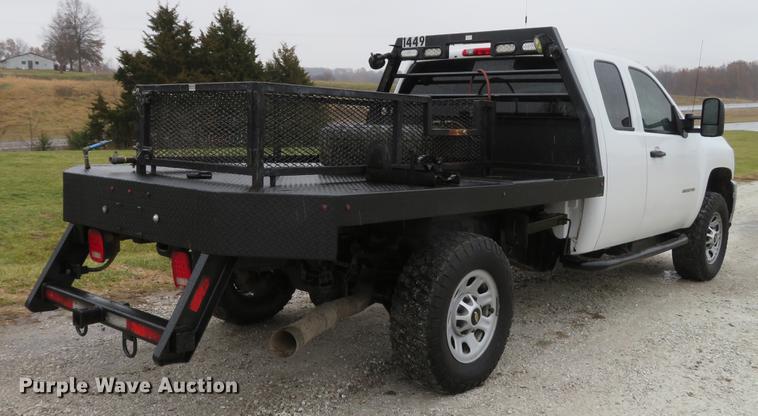 image for item DE5069 2013 Chevrolet Silverado 3500HD Ext. Cab flatbed pickup truck