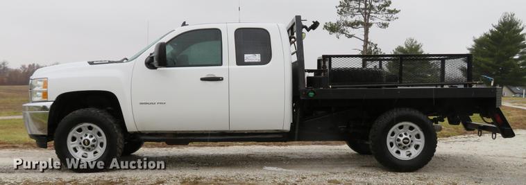 image for item DE5069 2013 Chevrolet Silverado 3500HD Ext. Cab flatbed pickup truck