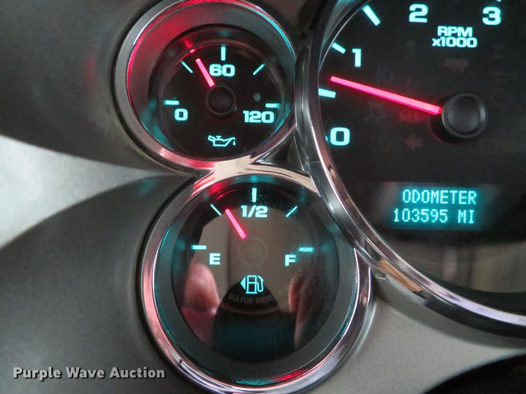 image for item DE5069 2013 Chevrolet Silverado 3500HD Ext. Cab flatbed pickup truck