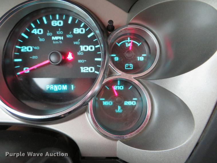 image for item DE5069 2013 Chevrolet Silverado 3500HD Ext. Cab flatbed pickup truck