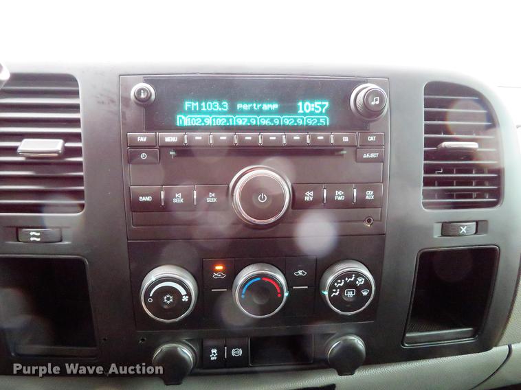 image for item DE5069 2013 Chevrolet Silverado 3500HD Ext. Cab flatbed pickup truck