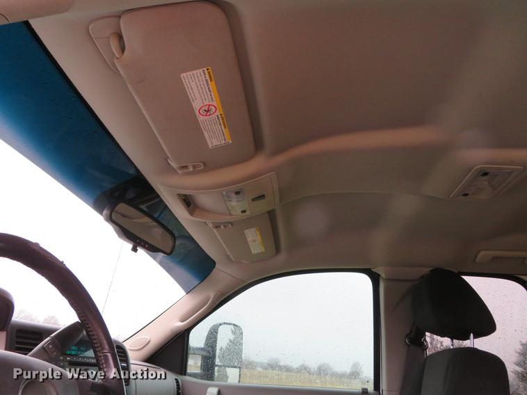 image for item DE5069 2013 Chevrolet Silverado 3500HD Ext. Cab flatbed pickup truck