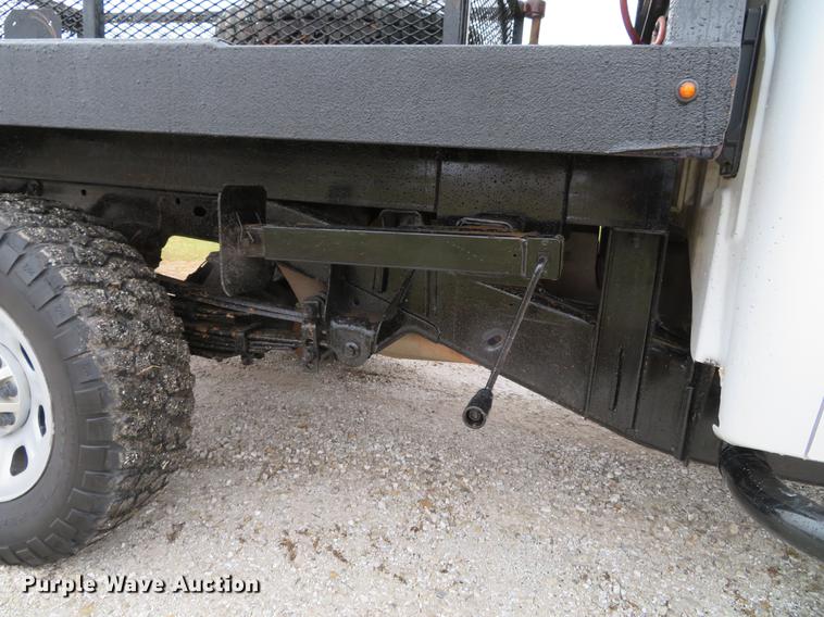 image for item DE5069 2013 Chevrolet Silverado 3500HD Ext. Cab flatbed pickup truck