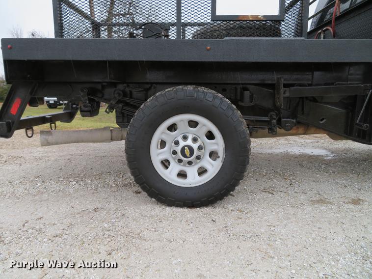 image for item DE5069 2013 Chevrolet Silverado 3500HD Ext. Cab flatbed pickup truck