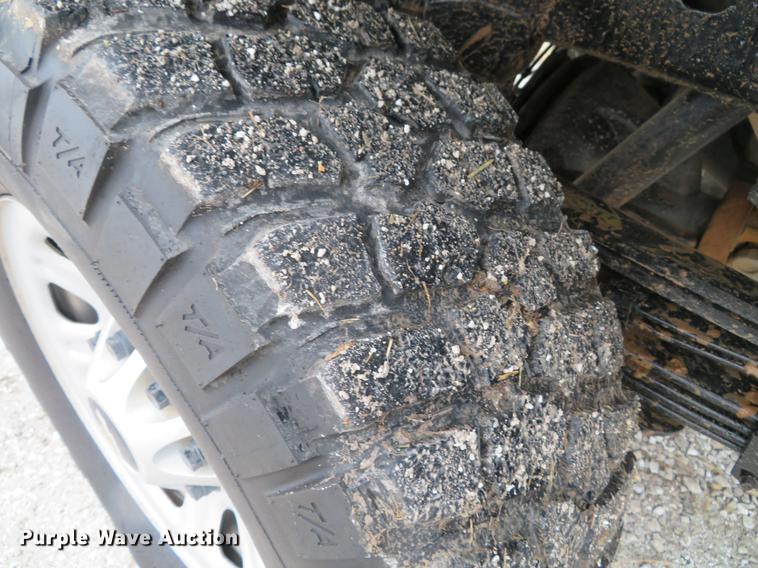 image for item DE5069 2013 Chevrolet Silverado 3500HD Ext. Cab flatbed pickup truck