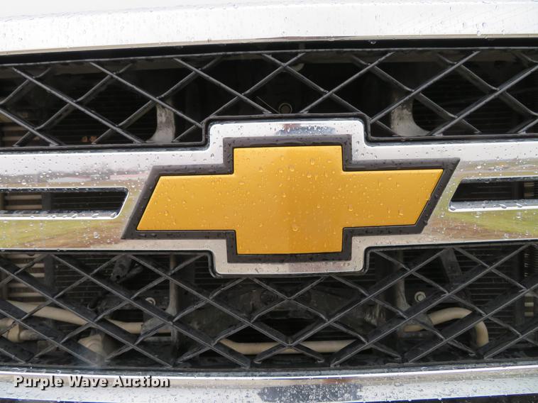 image for item DE5069 2013 Chevrolet Silverado 3500HD Ext. Cab flatbed pickup truck