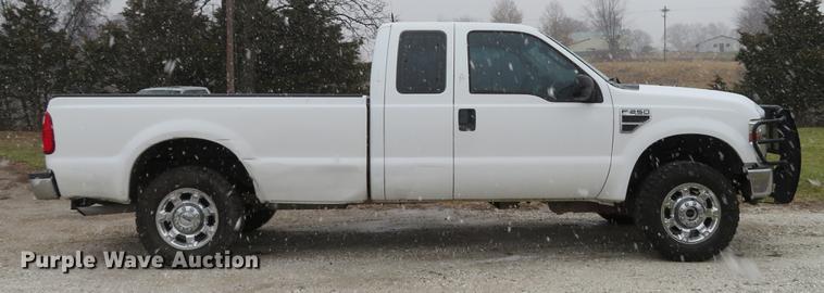 image for item DE5072 2008 Ford F250 Super Duty XLT SuperCab pickup truck
