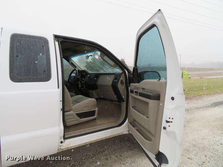 image for item DE5072 2008 Ford F250 Super Duty XLT SuperCab pickup truck