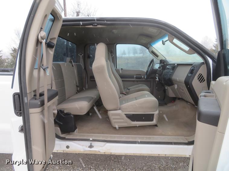image for item DE5072 2008 Ford F250 Super Duty XLT SuperCab pickup truck
