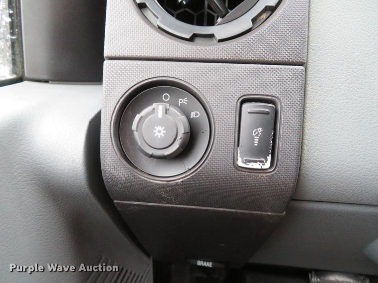 image for item DE5074 2011 Ford F250 Super Duty XL pickup truck