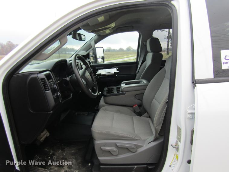 image for item DE5075 2015 Chevrolet Silverado 2500HD Double Cab pickup truck