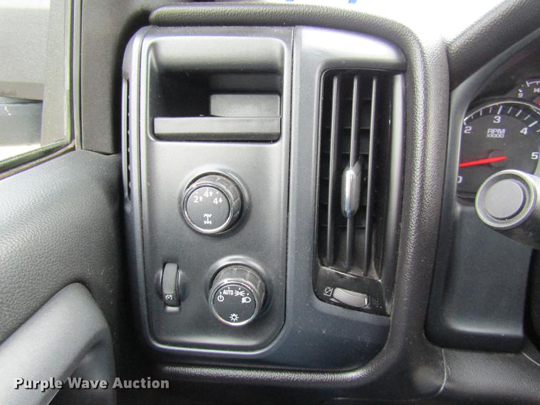 image for item DE5075 2015 Chevrolet Silverado 2500HD Double Cab pickup truck