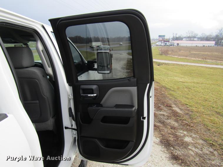 image for item DE5075 2015 Chevrolet Silverado 2500HD Double Cab pickup truck