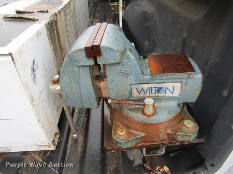 image for item DE5075 2015 Chevrolet Silverado 2500HD Double Cab pickup truck