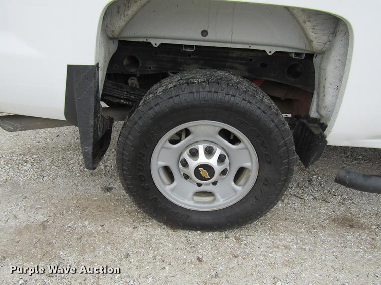 image for item DE5075 2015 Chevrolet Silverado 2500HD Double Cab pickup truck