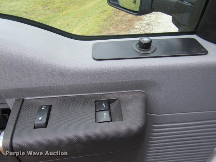 image for item DE5080 2015 Ford F550 Super Duty XL flatbed truck