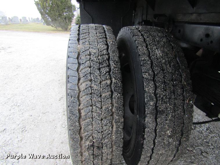 image for item DE5080 2015 Ford F550 Super Duty XL flatbed truck