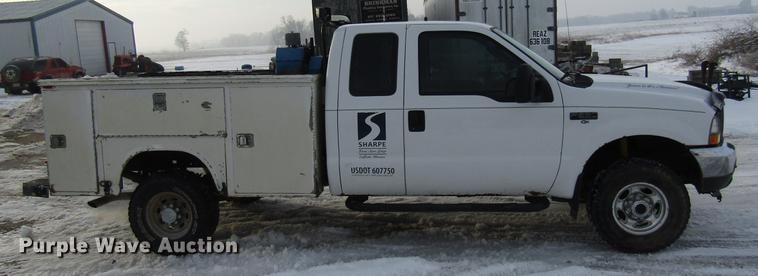 image for item DE5938 2004 Ford F250 Super Duty SuperCab utility bed pickup truck