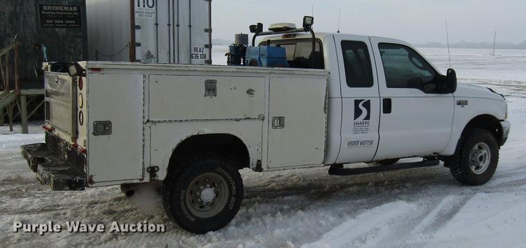 image for item DE5938 2004 Ford F250 Super Duty SuperCab utility bed pickup truck