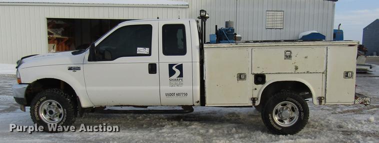 image for item DE5938 2004 Ford F250 Super Duty SuperCab utility bed pickup truck