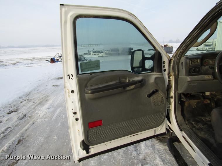 image for item DE5938 2004 Ford F250 Super Duty SuperCab utility bed pickup truck