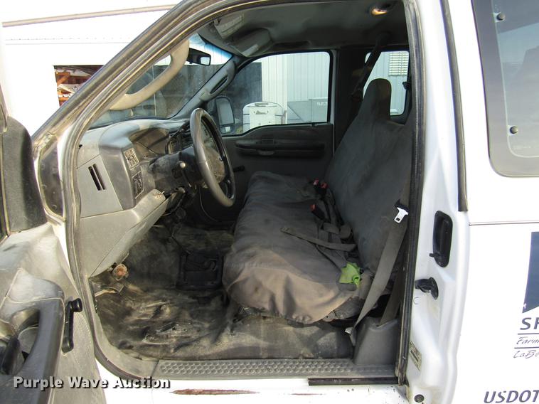 image for item DE5938 2004 Ford F250 Super Duty SuperCab utility bed pickup truck