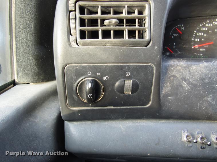 image for item DE5938 2004 Ford F250 Super Duty SuperCab utility bed pickup truck