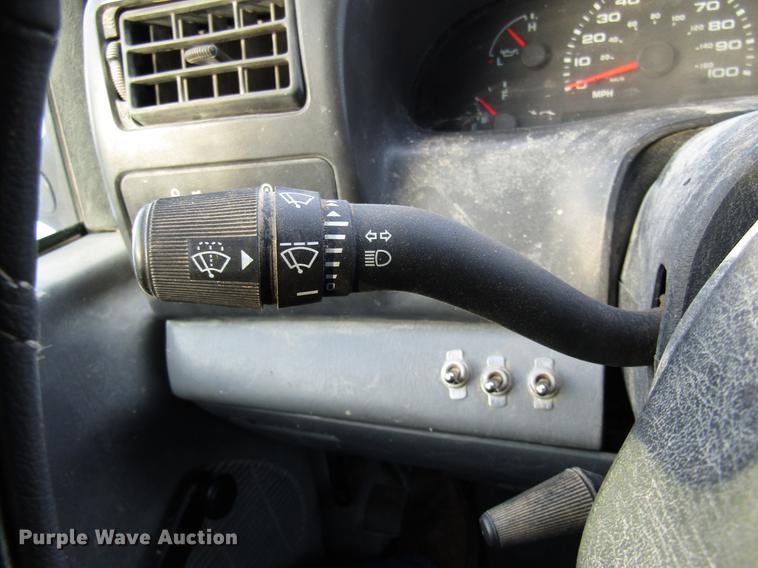 image for item DE5938 2004 Ford F250 Super Duty SuperCab utility bed pickup truck