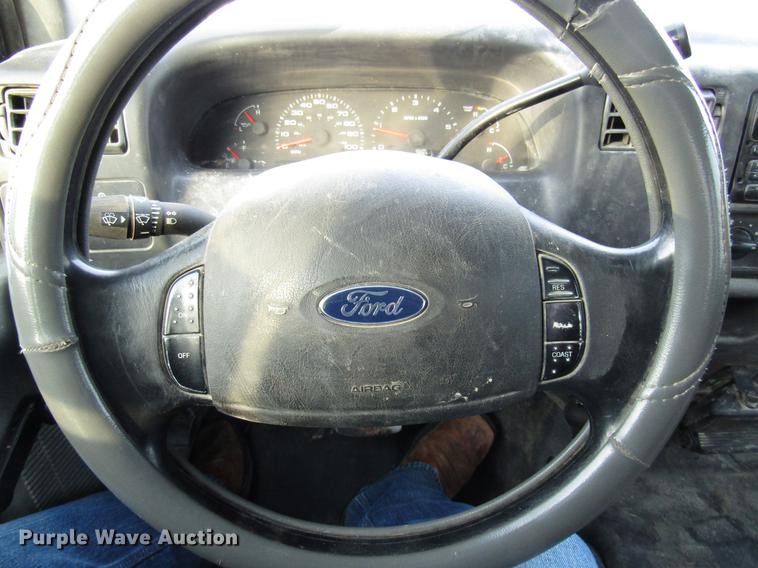 image for item DE5938 2004 Ford F250 Super Duty SuperCab utility bed pickup truck