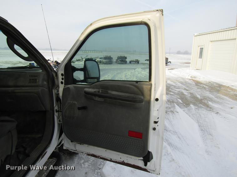 image for item DE5938 2004 Ford F250 Super Duty SuperCab utility bed pickup truck