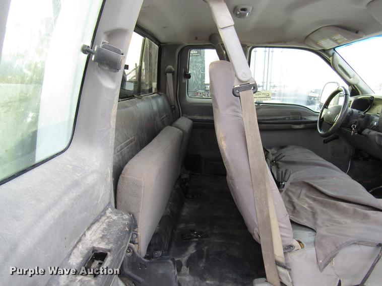 image for item DE5938 2004 Ford F250 Super Duty SuperCab utility bed pickup truck