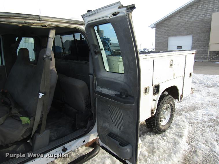 image for item DE5938 2004 Ford F250 Super Duty SuperCab utility bed pickup truck