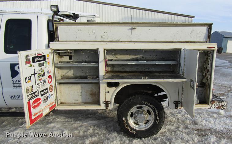 image for item DE5938 2004 Ford F250 Super Duty SuperCab utility bed pickup truck