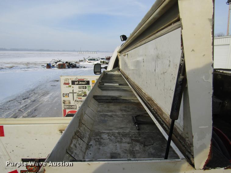 image for item DE5938 2004 Ford F250 Super Duty SuperCab utility bed pickup truck