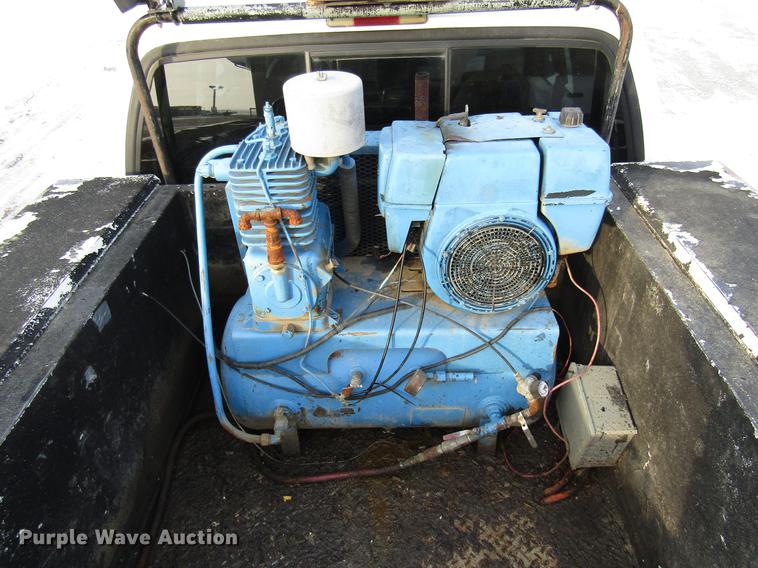 image for item DE5938 2004 Ford F250 Super Duty SuperCab utility bed pickup truck