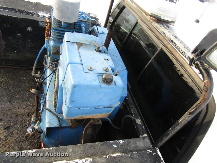 image for item DE5938 2004 Ford F250 Super Duty SuperCab utility bed pickup truck