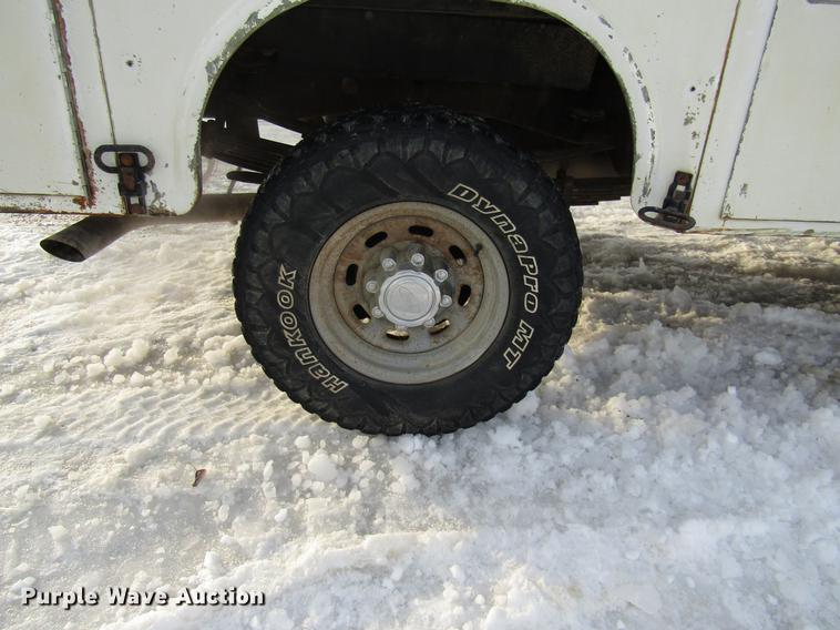 image for item DE5938 2004 Ford F250 Super Duty SuperCab utility bed pickup truck