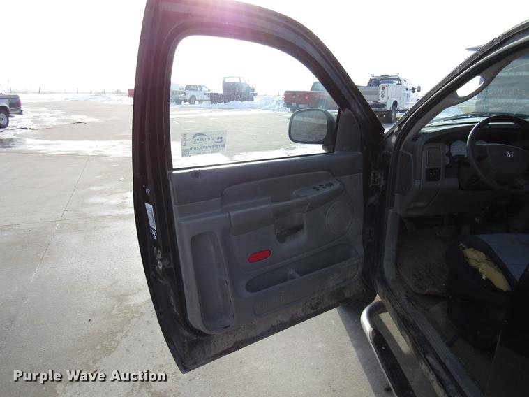 image for item DE5939 2004 Dodge Ram 1500 SLT pickup truck