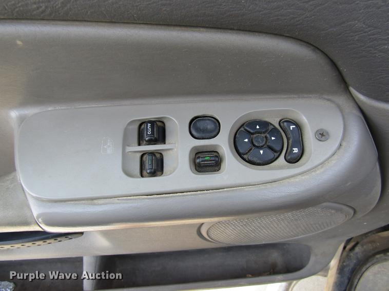 image for item DE5939 2004 Dodge Ram 1500 SLT pickup truck